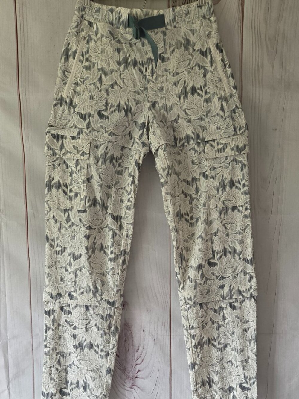 Athleta Trekkie Convertible Hike Pants Women’s 2, Ethereal Bloom Magnolia White